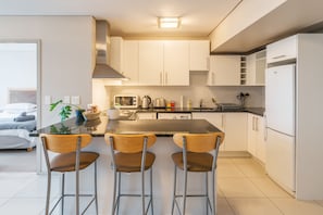 Premium Apartment, 1 Bedroom, Balcony, City View | Private kitchen