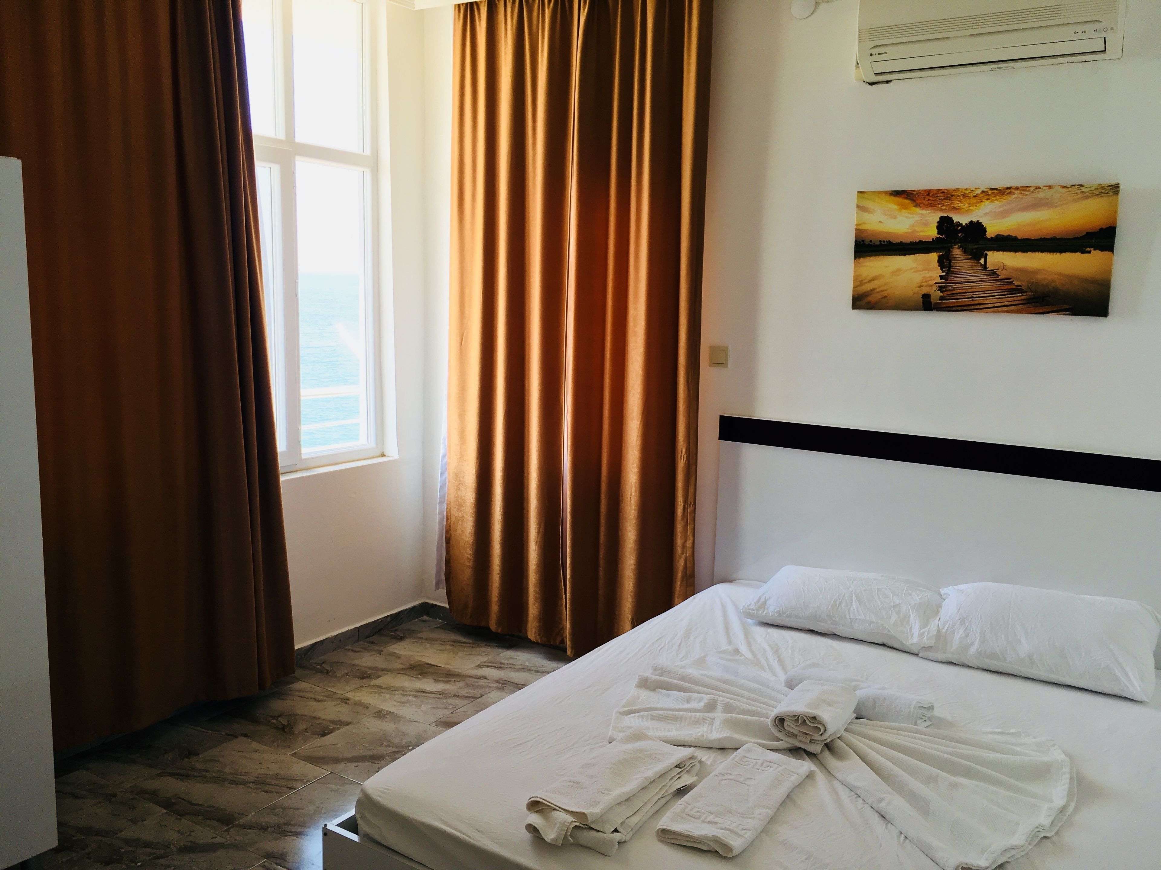 Minibar, free WiFi