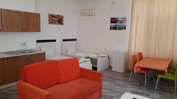 Apartment, 2 Bedrooms | Private kitchenette
