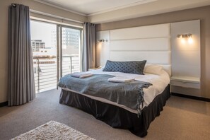 Elite Apartment, Balcony, City View | 2 bedrooms, premium bedding, iron/ironing board, free WiFi - The Icon Premium Suite (Cape Town)