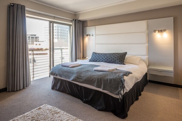 เอลีทอพาร์ทเมนท์, ระเบียง, วิวเมือง | 2 ห้องนอน, เครื่องนอนระดับพรีเมียม, เตารีด/โต๊ะรีดผ้า, Wi-Fi ฟรี