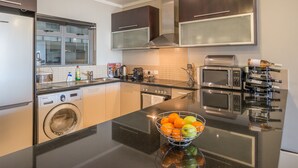 Elite-Apartment, Balkon, Stadtblick | Eigene Küche