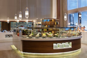 2 間餐廳；供應早餐、午餐和晚餐