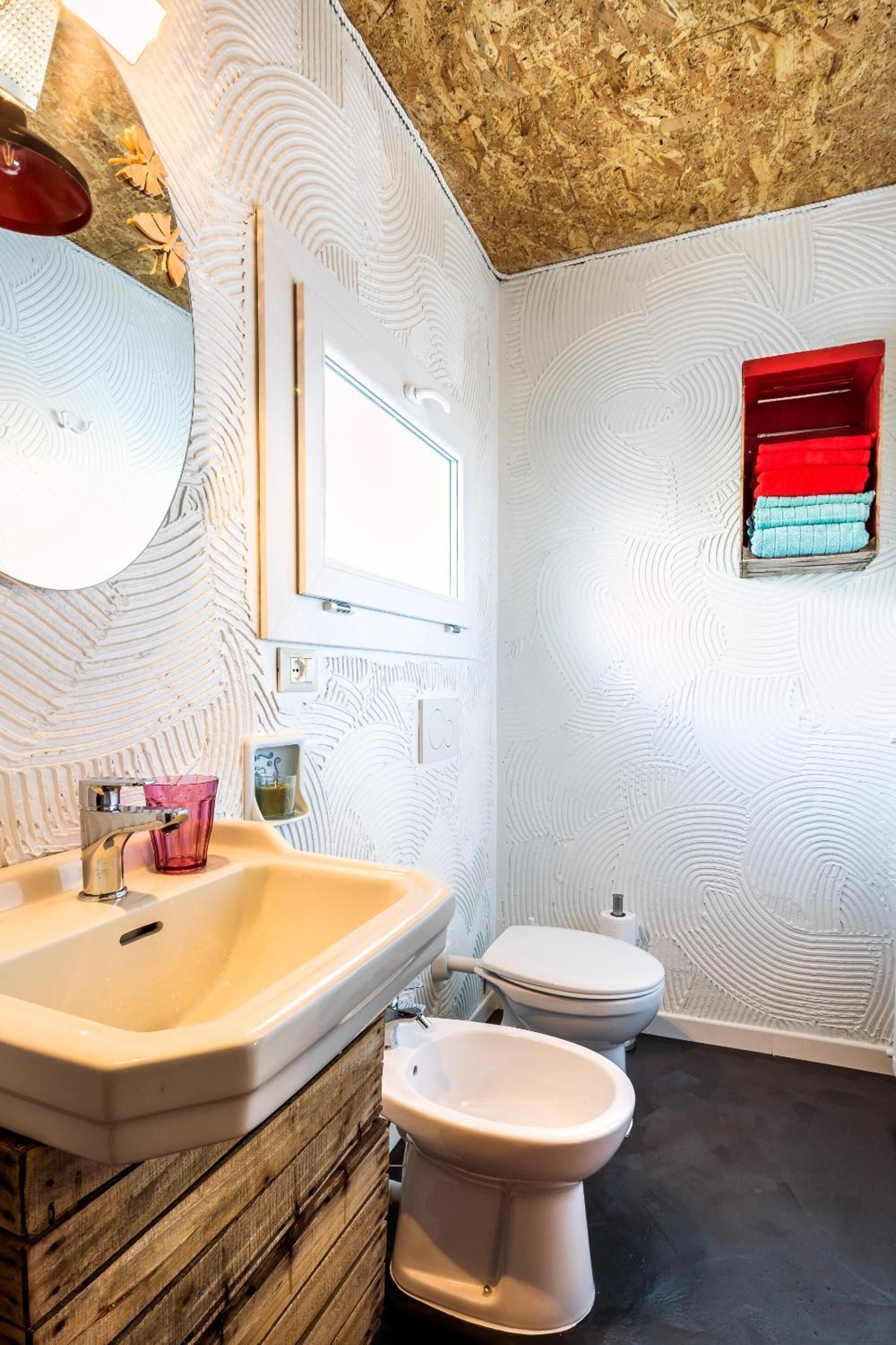 Douche, articles de toilette gratuits, sèche-cheveux, bidet