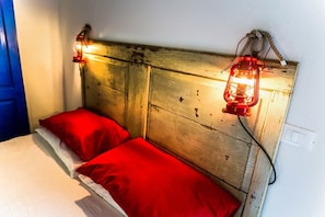 Quarto casal | Escrivaninha, cortinas blackout, Wi-Fi de cortesia, roupa de cama