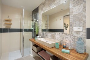 Deluxe Room | Premium bedding, individually decorated, individually furnished, desk - La Villa Des Sens (Lattes)