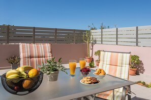 Appartement Deluxe, 1 lit double, patio, vue sur la montagne | Terrasse/patio