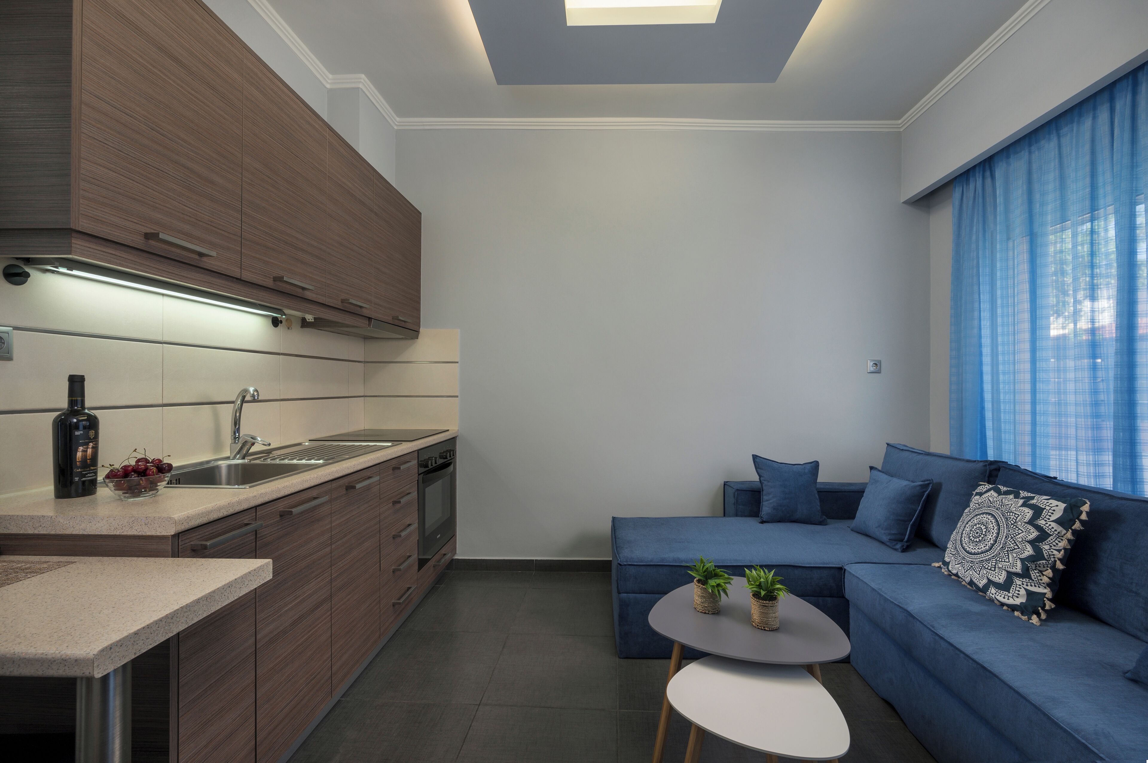 Deluxe-Apartment, 1 Doppelbett, Terrasse, Bergblick | Wohnbereich | 32-Zoll-LED-Fernseher mit Satellitenempfang, Fernseher
