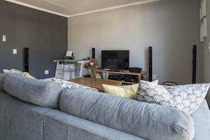 Apartment, 2 Schlafzimmer | Wohnzimmer