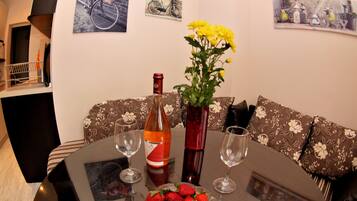 Design Apartment, 2 Bedrooms, Kitchen | Living room | Flat-screen TV