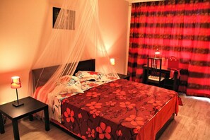 Apartamento design, 2 quartos, cozinha | 2 quartos, escrivaninha, ferros/tábuas de passar roupa