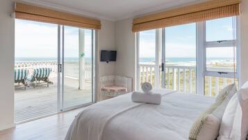 Premier Bungalow, 2 Bedrooms, Balcony, Sea View | 2 bedrooms, premium bedding, desk, iron/ironing board