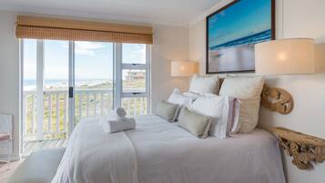 Premier Bungalow, 2 Bedrooms, Balcony, Sea View | 2 bedrooms, premium bedding, desk, iron/ironing board