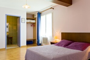Doppelzimmer | 1 Schlafzimmer, hochwertige Bettwaren, individuell dekoriert