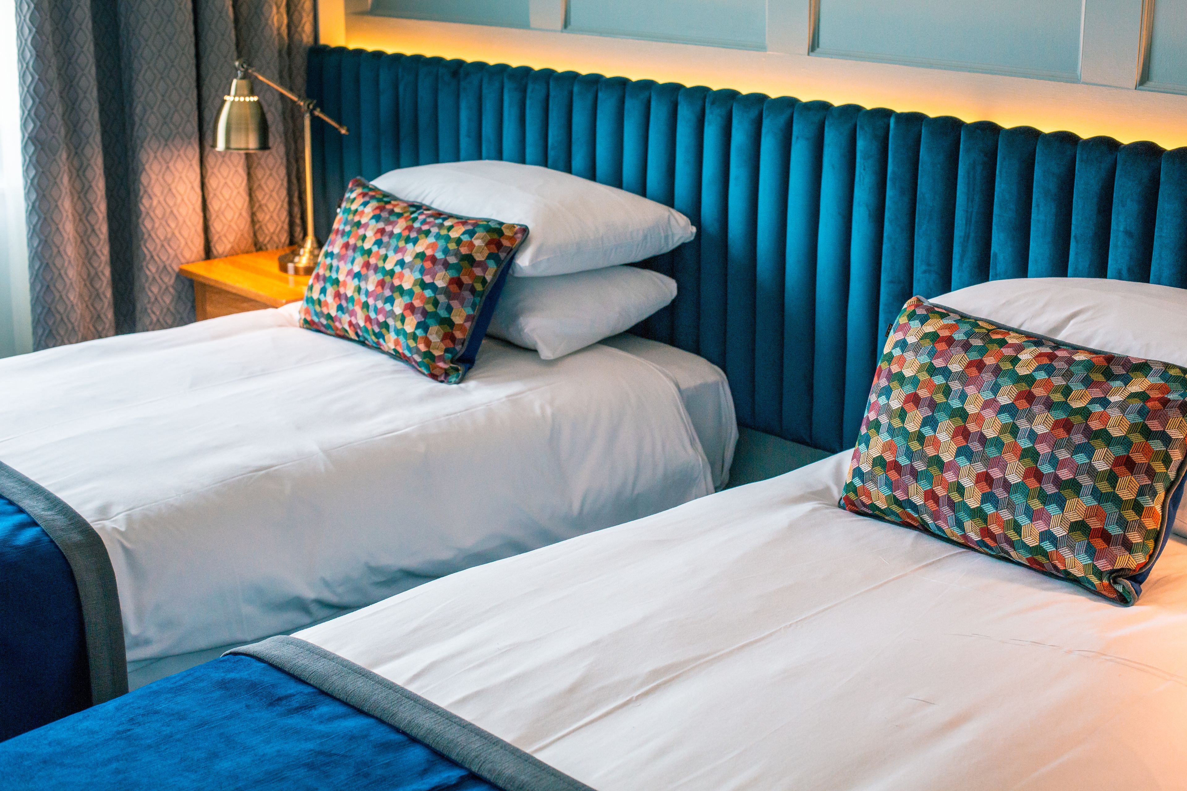 Kamar Triple Standar | Meja kerja, kedap suara, Wi-Fi gratis, dan seprai linen
