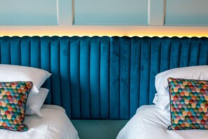 Chambre Standard double ou avec lits jumeaux | Bureau, systĂšme dâinsonorisation, accĂšs au Wi-Fi (inclus)