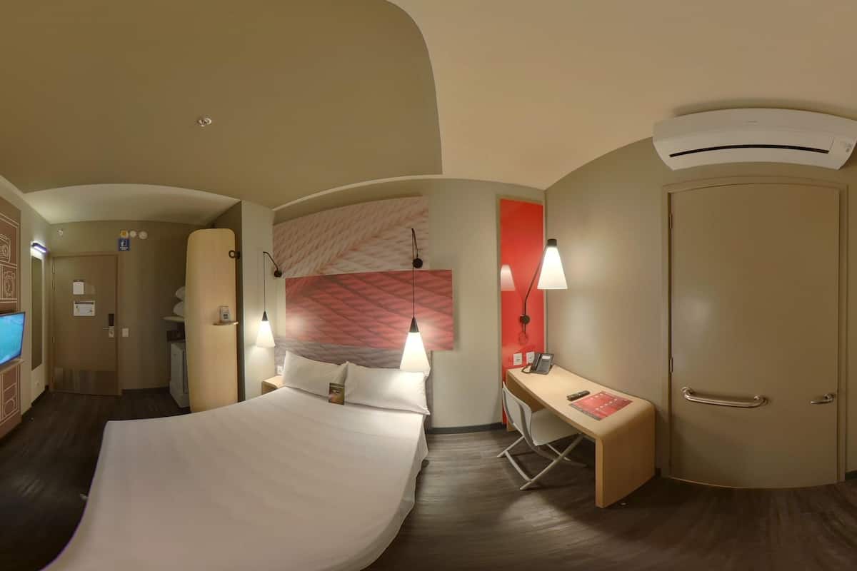 Standard Room, 1 Double Bed, Accessible | Minibar, in-room safe, desk, blackout drapes