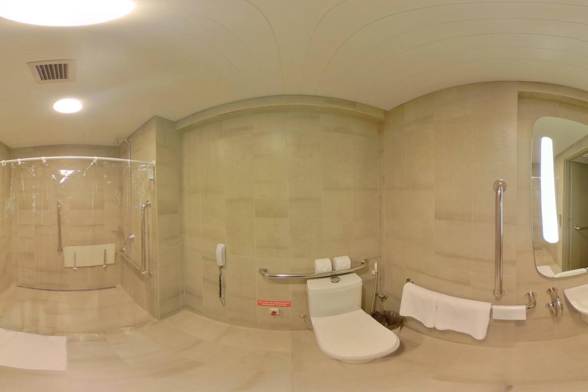 standard room, 1 double bed, accessible | minibar, in-room safe, desk, blackout curtains