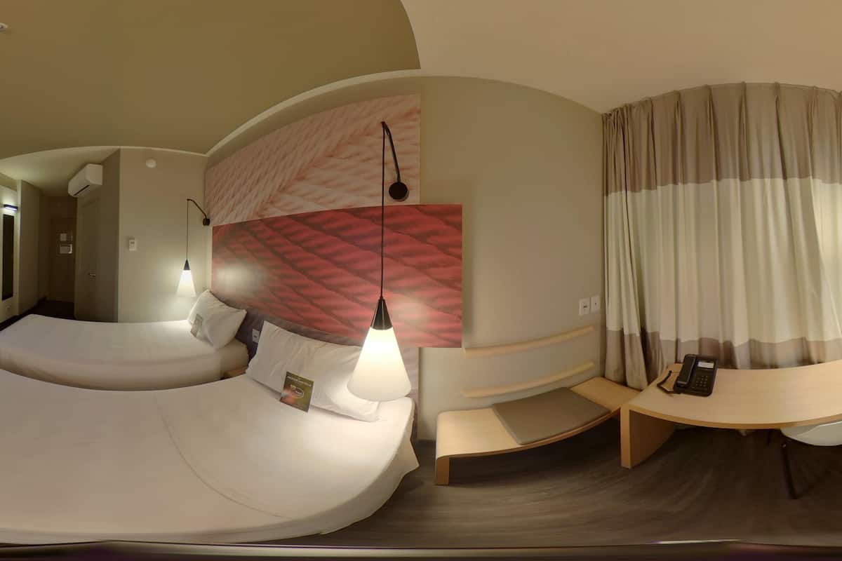 Habitación estándar, 2 camas individuales | Minibar, caja fuerte, escritorio y cortinas opacas