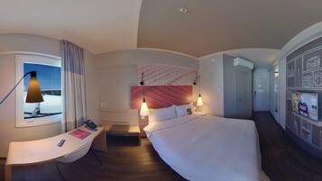 Standard Room, 1 Double Bed | Minibar, in-room safe, desk, blackout curtains