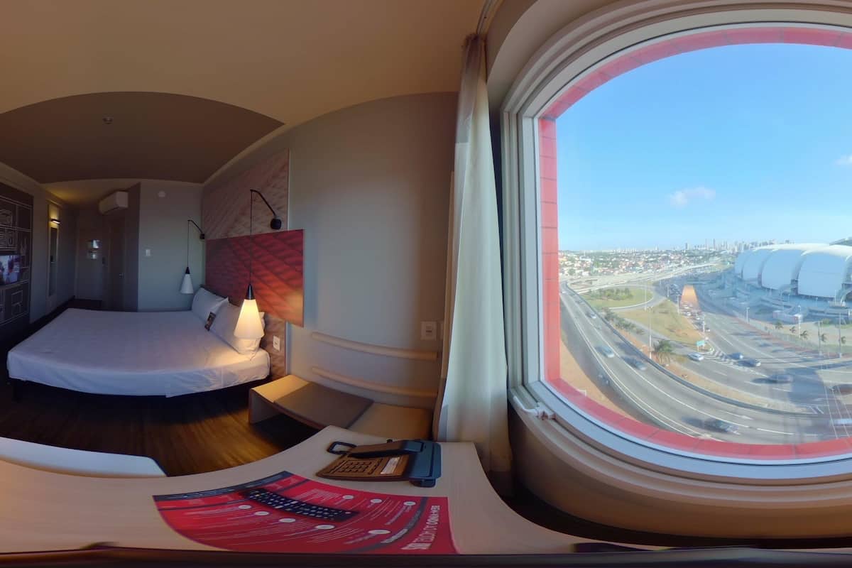 Standard Room, 1 Double Bed | Minibar, in-room safe, desk, blackout drapes