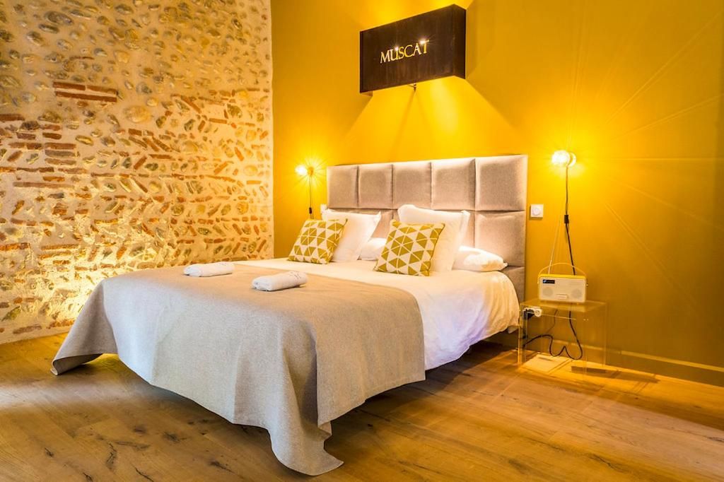 In-room safe, desk, iron/ironing board, WiFi (free)