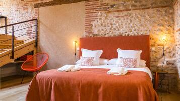 1 bedroom, in-room safe, individually decorated, individually furnished