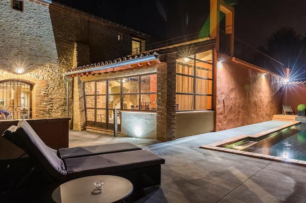 Piscina externa, espreguiçadeiras