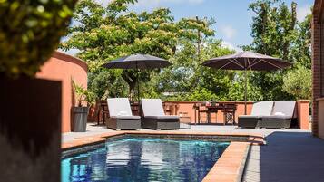 Outdoor pool, sun loungers