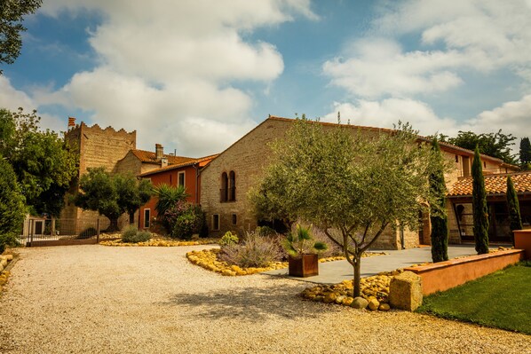 Mặt tiền nơi lưu trú