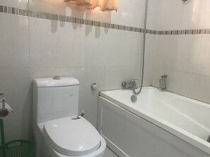 Deep soaking tub, rainfall showerhead, free toiletries, towels