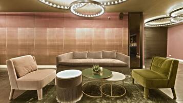 Lobby-lounge