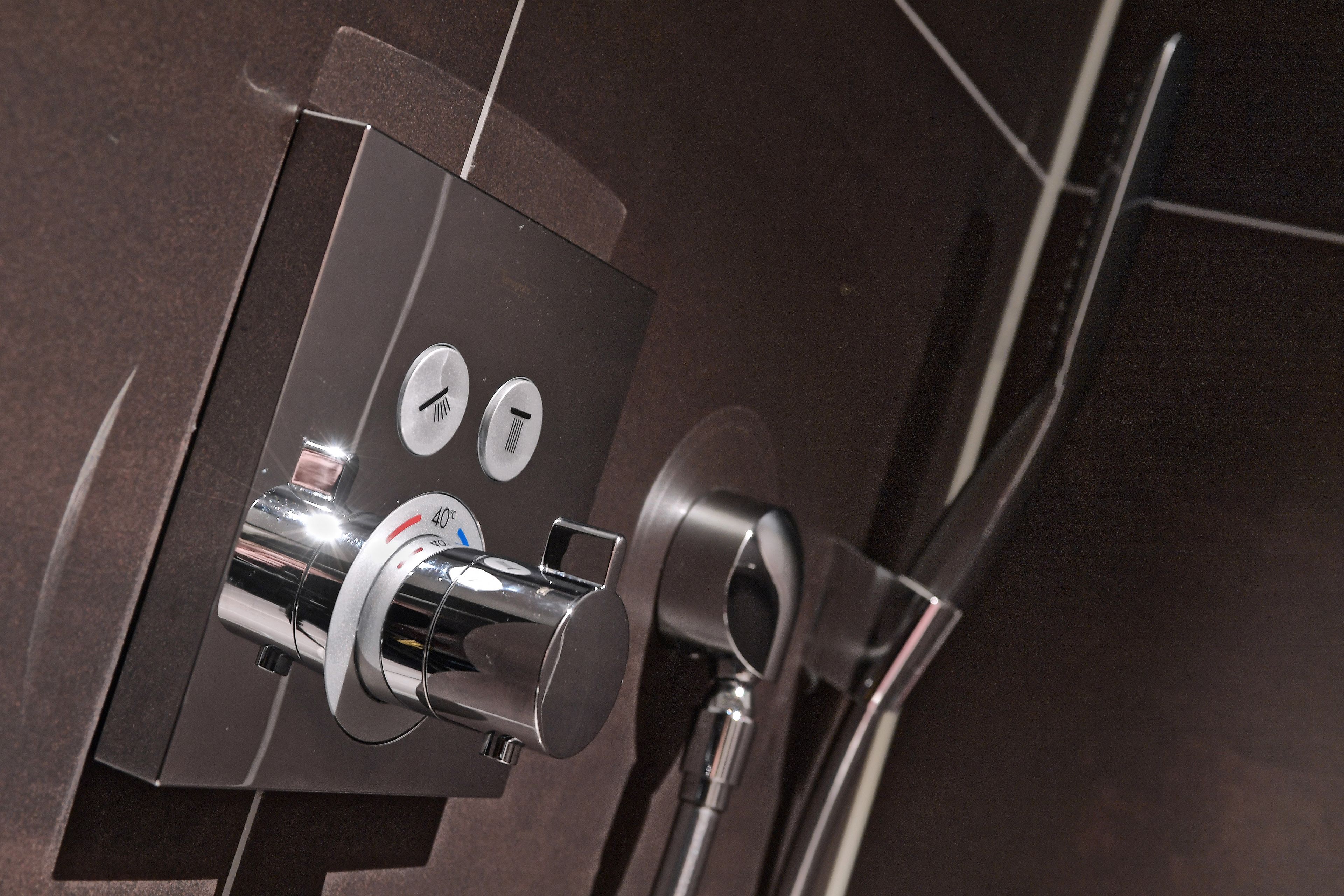 shower, rainfall showerhead, free toiletries, hair dryer