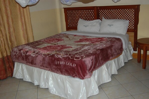 واي فاي مجانًا وملاءات أسرّة