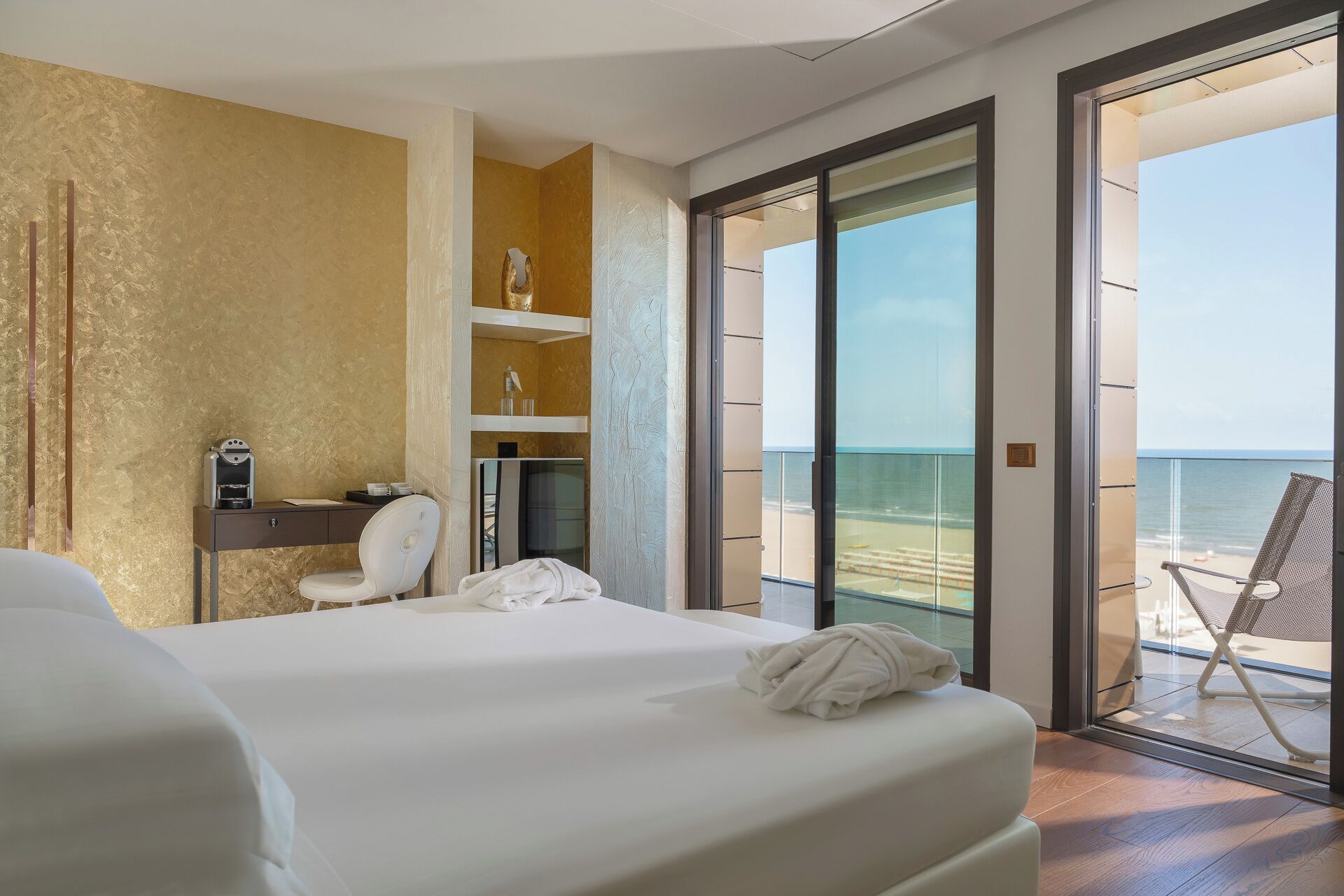 Chambre Double Deluxe, balcon, vue mer | Literie de qualité supérieure, minibar, coffres-forts dans les chambres