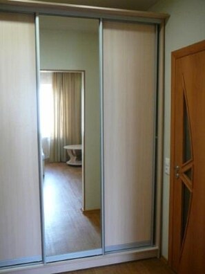 Standard-Apartment (3) | Hochwertige Bettwaren, Bügeleisen/Bügelbrett, kostenloses WLAN