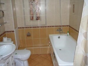 Standard-Apartment (3) | Badezimmer | Kostenlose Toilettenartikel, Haartrockner