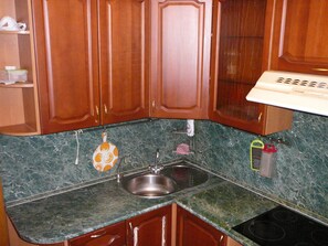 Leilighet – basic (9) | Eget kjøkken | Kjøleskap, mikrobølgeovn, kokeplater og vannkoker