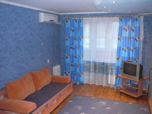 Premium bedding, iron/ironing board, free WiFi, bed sheets - Apartment on Melnichnaya 24 (Tyumen)
