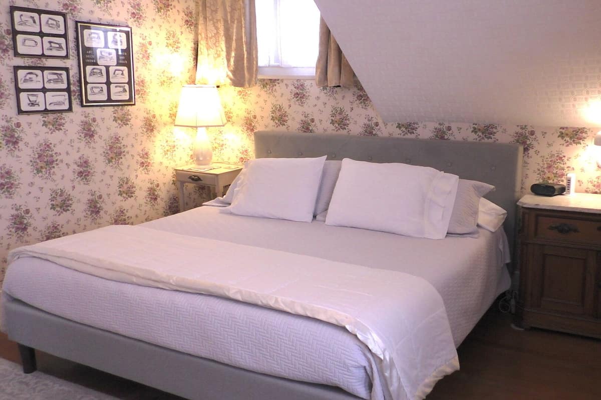 Habitación estándar, 1 cama de matrimonio grande, no fumadores, baño privado (The Rose Room) | Ropa de cama de alta calidad, edredones de plumas, decoración individual