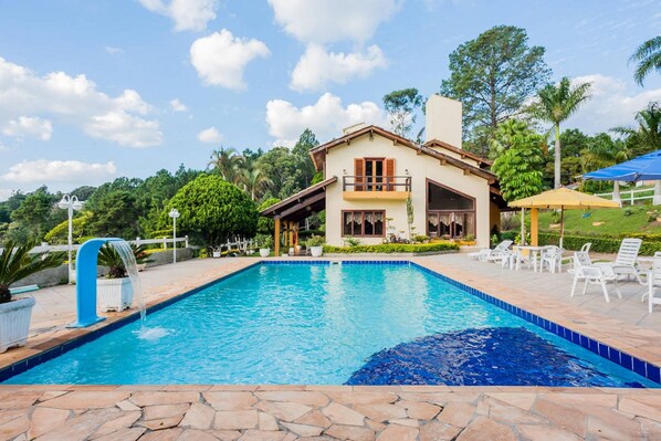 Outdoor pool, a waterfall pool - Casa Sítio Renascer Atibaia (Atibaia)