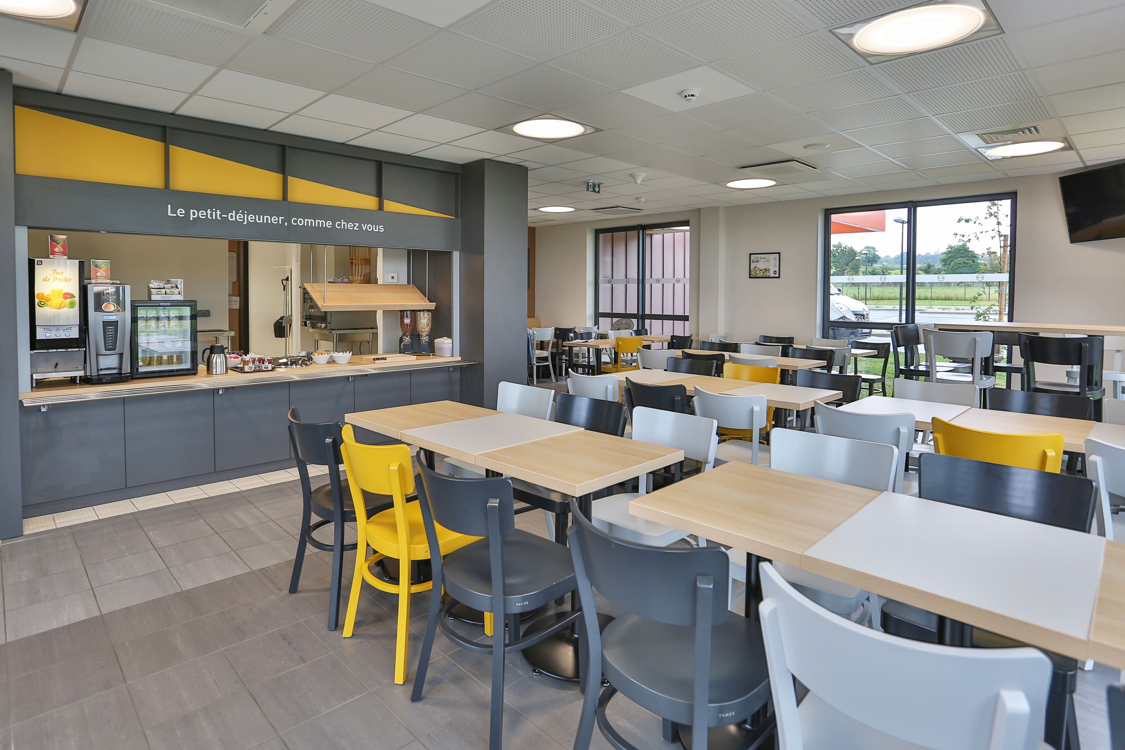 Petit déjeuner buffet servi tous les jours en supplément