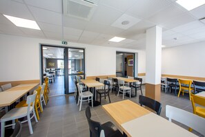 Päivittäinen buffetaamiainen maksusta