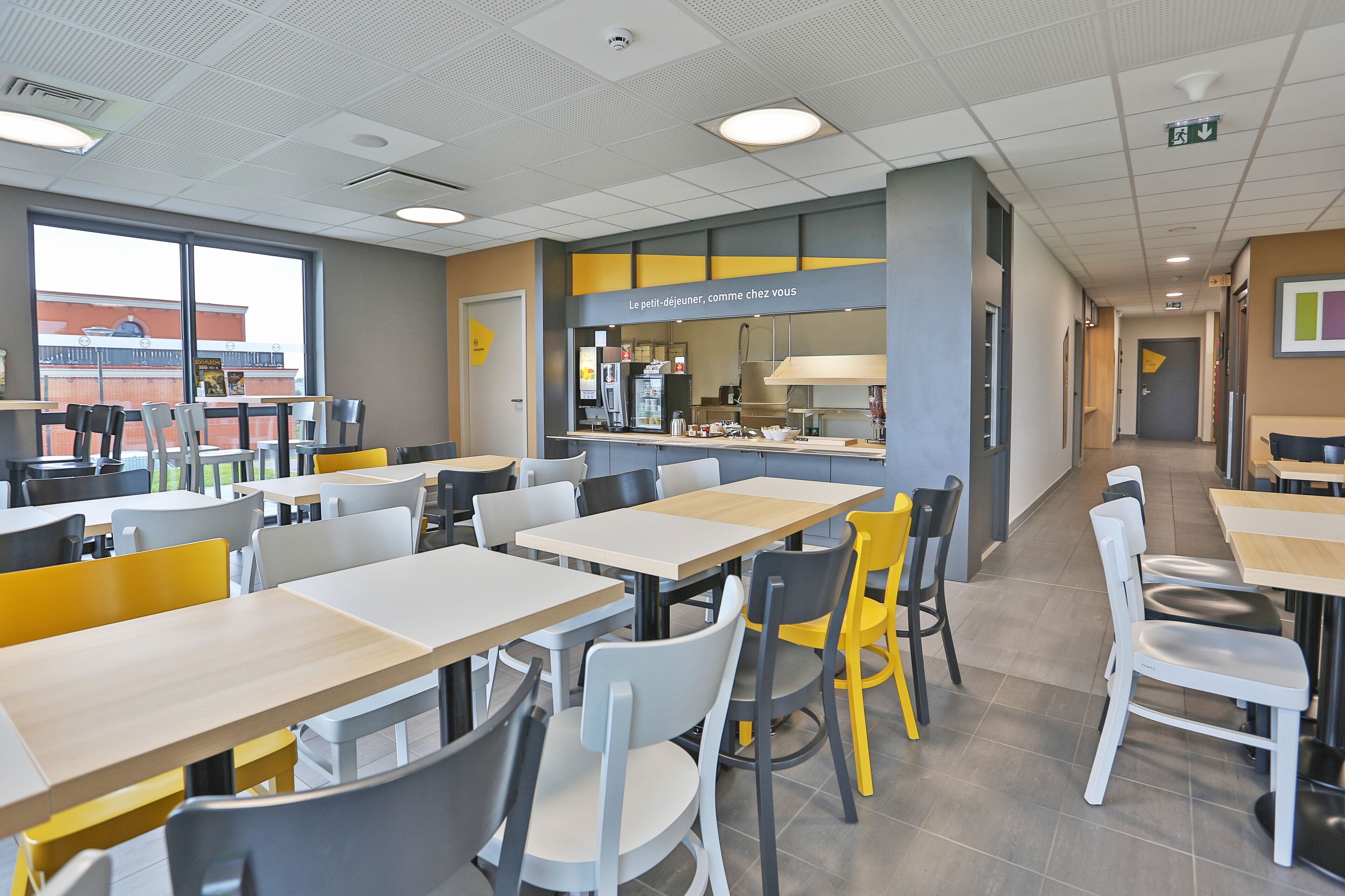 daily buffet breakfast for a fee