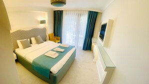 Deluxe Room, Balcony | Soundproofing, WiFi (free), bed sheets - Kumsal Butik Hotel (Adalar)