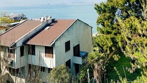 Deluxe Room, Terrace, Sea View | Soundproofing, WiFi (free), bed sheets - Kumsal Butik Hotel (Adalar)