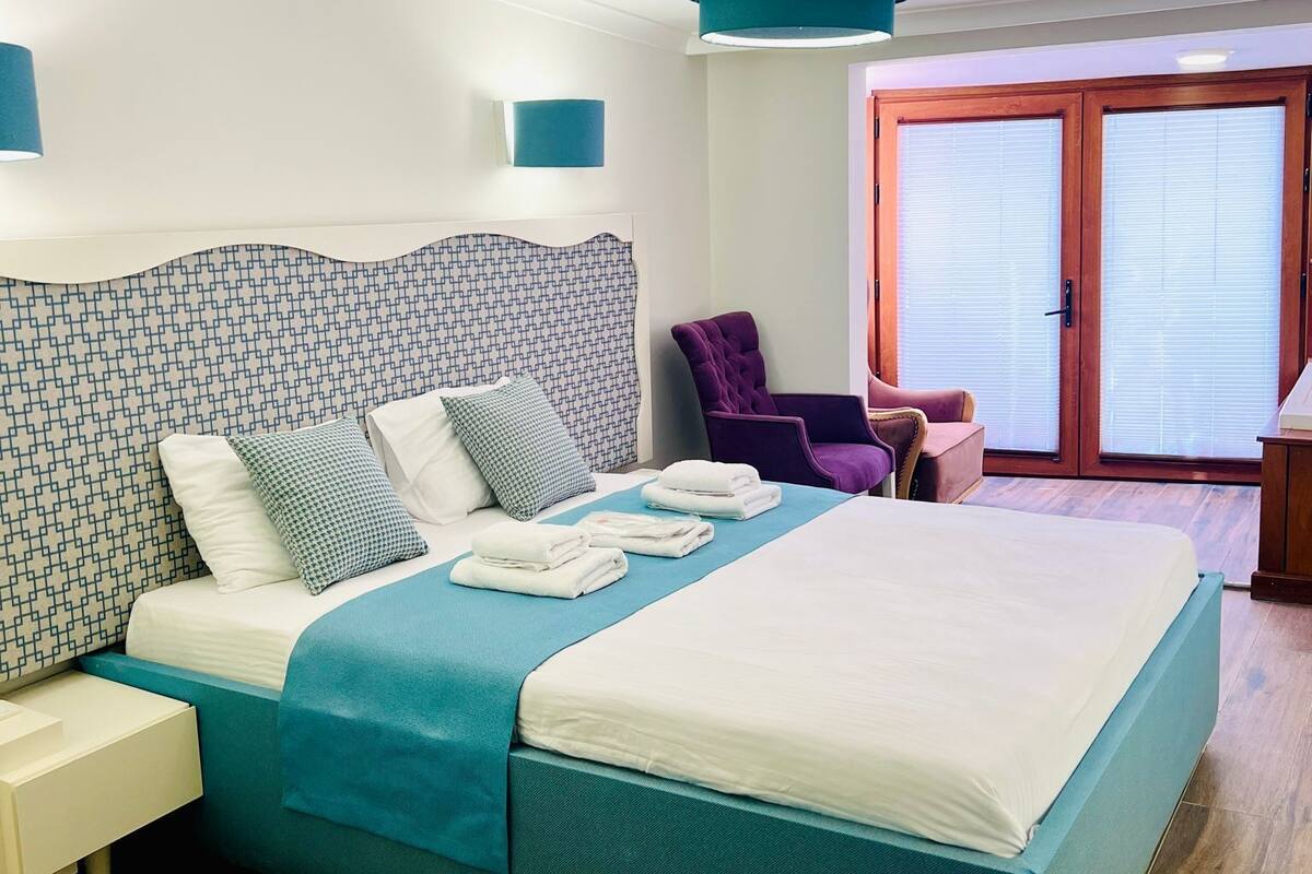 Deluxe Room, Terrace, Sea View | Soundproofing, free WiFi, bed sheets