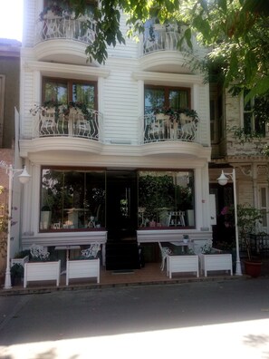 Front of property - Kumsal Butik Hotel (Adalar)