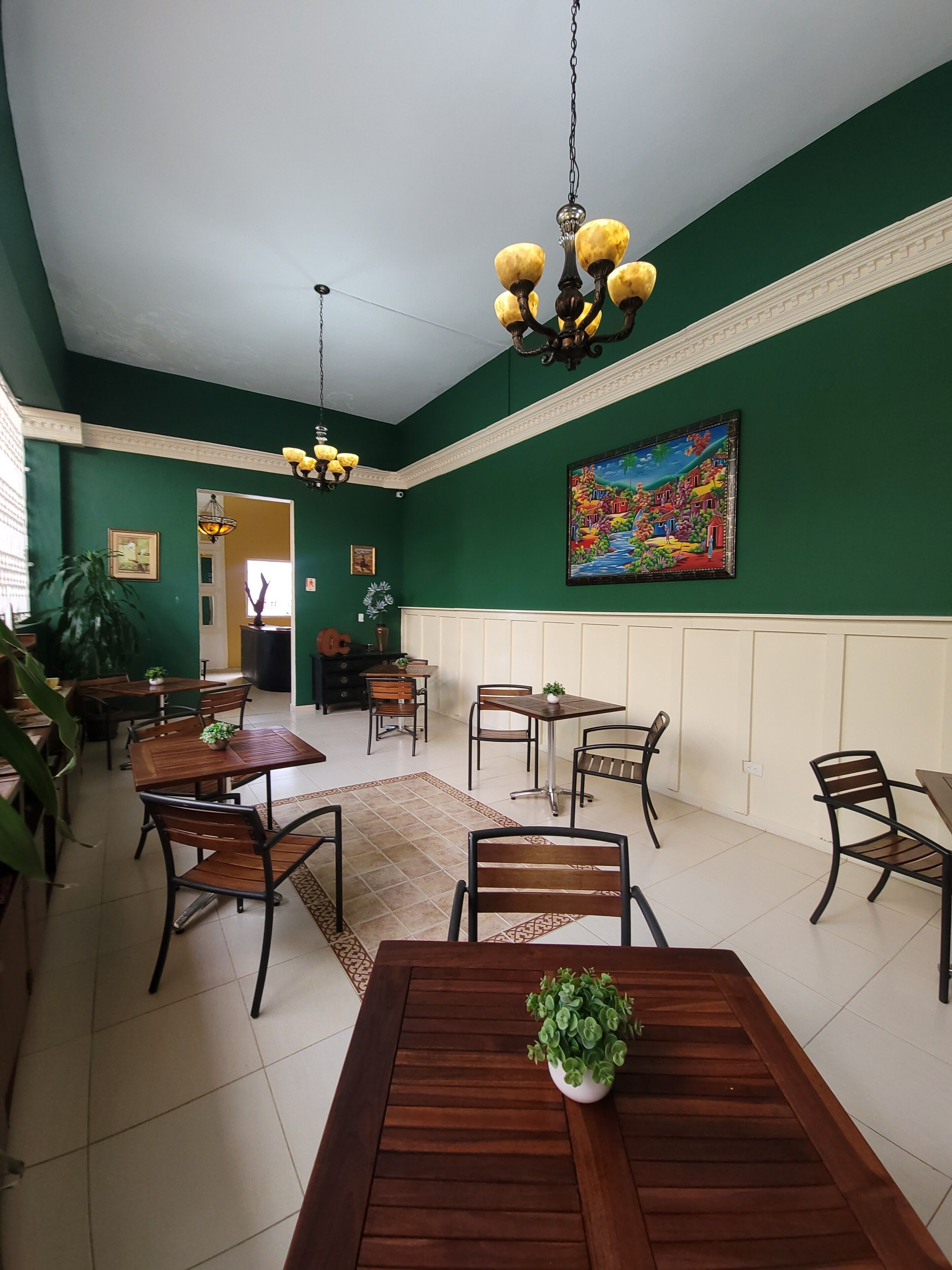 32-inch flat-screen tv with cable channels, netflix, streaming services