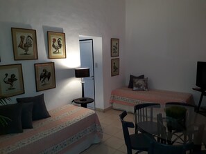 1 chambre, décoration personnalisée, ameublement personnalisé